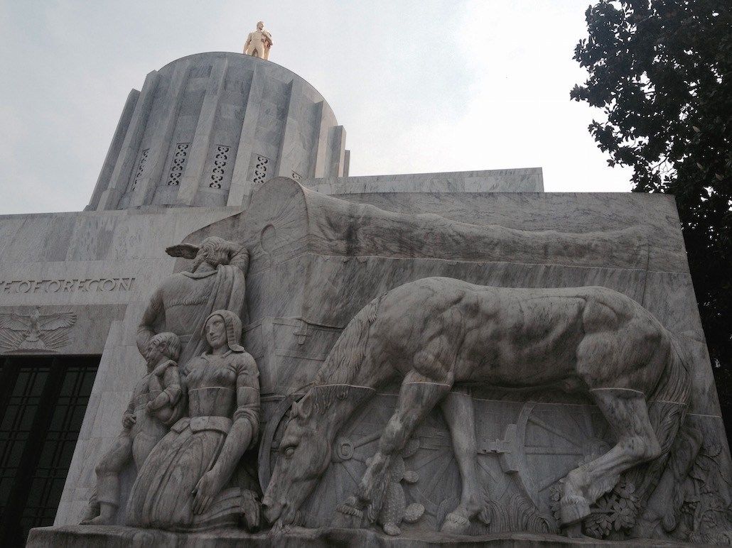 Oregon legislative aides are seeking to unionize with IBEW Local 89 in what could be the first union of legislative staff in the nation. | nwLaborPress #orpol <a href="/ibew_89/">IBEW Local 89</a> buff.ly/2Ifosha