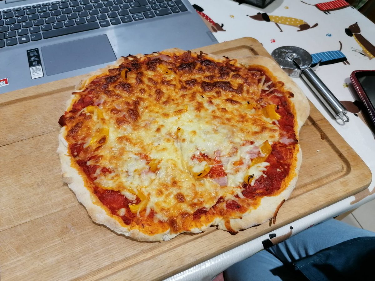 5thWareScouts's tweet photo. A lot of our #scouts are off school and isolating, so we did a spot of pizza making via Zoom this evening 🍕The base was made of just two ingredients and was surprisingly tasty! We also carried out our first ever virtual investitures and have gained 4 new members this week ☺️ ⚜️ https://t.co/GwnHw2pbuO