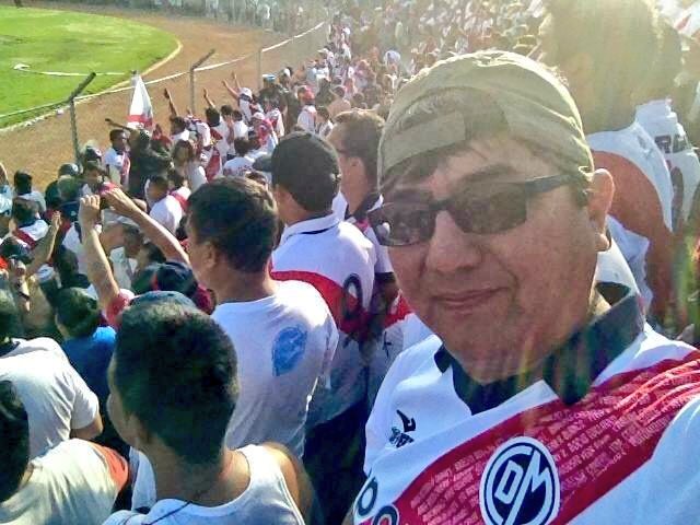 neoedil's tweet photo. Acompañando a la Banda del Basurero, la mejor siempre: en las buenas, malas y peores!!!
#FelizAniversarioBDB⚪🔴⚪
#51AñosdepuraPasiónEdil😎👊🏽
#Acadeeee #CDM♥️ 

Esta es la Banda loca del Basurero
la que sigue al equipo donde juguemos
la que deja la vida por los colores... https://t.co/1IsUGUXKRQ