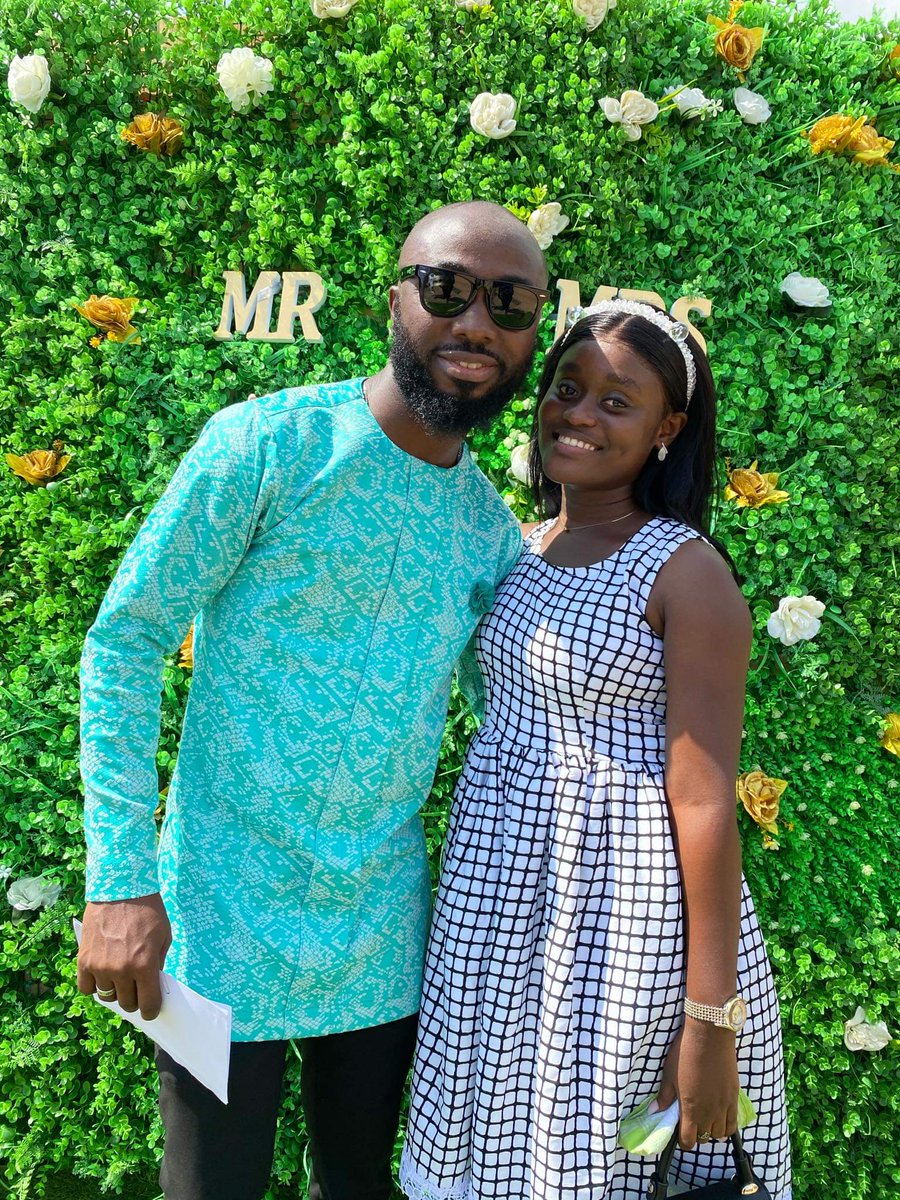 Rojayjay's tweet photo. The best part of today.
Salute to .@Doc_Dayvid for my sunglasses.
#GuyGuyMC😎🎤 #WeddingMC #WeddingGuest #WeddingThings #TGIF https://t.co/aGKOZIriKo