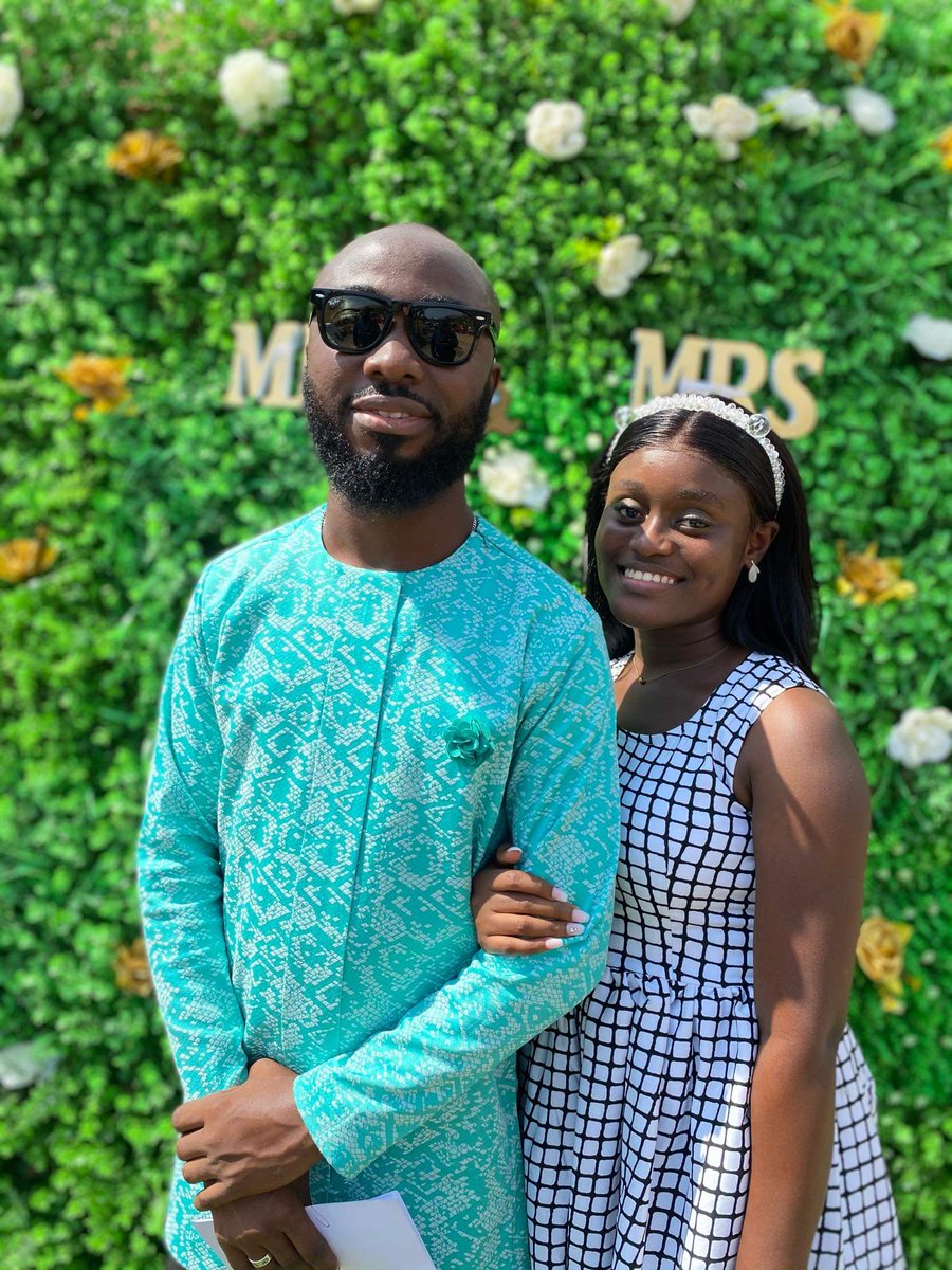 Rojayjay's tweet photo. The best part of today.
Salute to .@Doc_Dayvid for my sunglasses.
#GuyGuyMC😎🎤 #WeddingMC #WeddingGuest #WeddingThings #TGIF https://t.co/aGKOZIriKo
