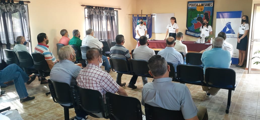 A través de la Dirección Asesoría Previsional, llegamos a los Policias Retirados y pensionados de las UR-VIII (San Vicente) y UR-XII ( Bernardo de Irigoyen), acompañandolos en trámites previsionales, en  asesoramiento jurídico y contable.