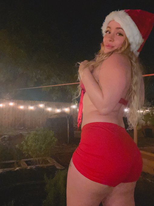 Baby it&rsquo;s cold outside 🎁❄️ https://t.co/nsvljNlVPo