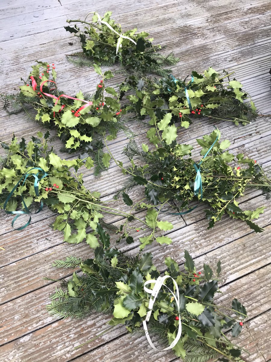WendyJCSF's tweet photo. It may be challenging for people right now to exercise but the power of social activities keeps the mind healthy ❤️ looking forward to virtual Christmas wreath making with Canley ladies @GoCanley @cvlifecommunity @corbettam #gocanley https://t.co/H91I2F1lxw