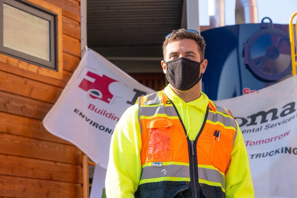 RegisJesuitHS's tweet photo. #GreatRaider Mike Degitis '09, who works with the Cherry Creek Innovation Campus, led his students to build six tiny homes now being used to serve women transitioning out of homelessness: https://t.co/gaUHEj3VAm. Way to be #WithandForOthers! #RJServes https://t.co/7Qxs1jcSPZ