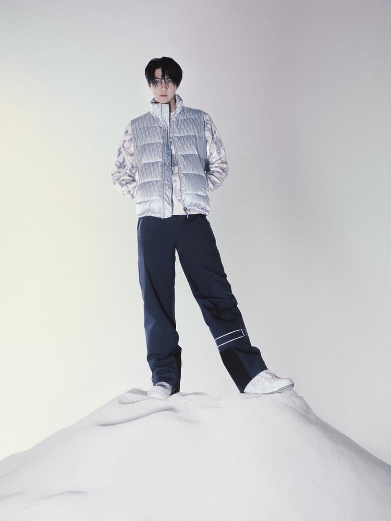 Dior's tweet photo. A vision of contemporary cool, K-pop star Sehun introduces the stylish new and exclusive #DiorSki capsule collection https://t.co/YvOZVJ75Dz by Kim Jones in this shoot for @DazedKorea. https://t.co/H7nka8iNXu