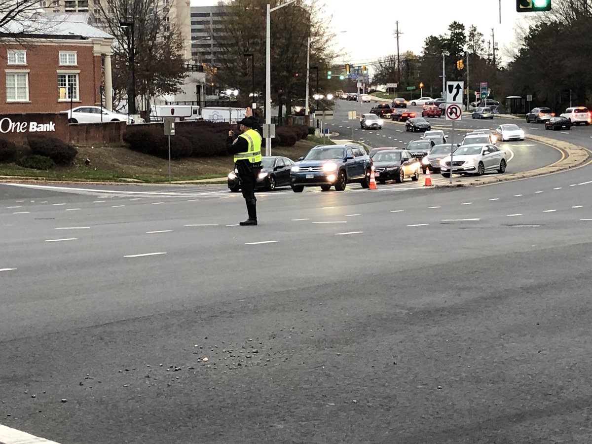 Fairfax County Police directing traffic outside Tysons Corner Center, after a transformer failed.  The mall had to be closed.  <a href="/ABC7News/">ABC7 News</a> <a href="/FairfaxCountyPD/">Fairfax County Police</a>