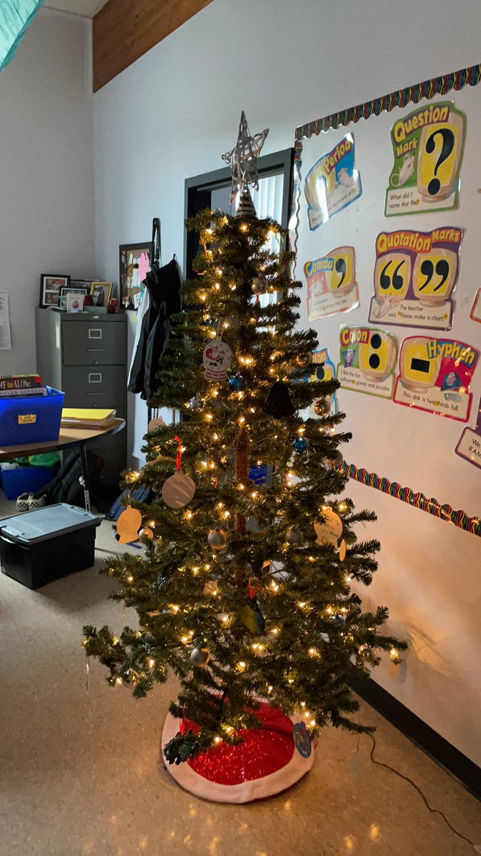 KellyBH4's tweet photo. And the tree is up! What a fabulous afternoon of excitement decorating our classroom tree! #christmasishere #ochristmastree #room133 @IRH_wildcats https://t.co/Owsvo4vcQz