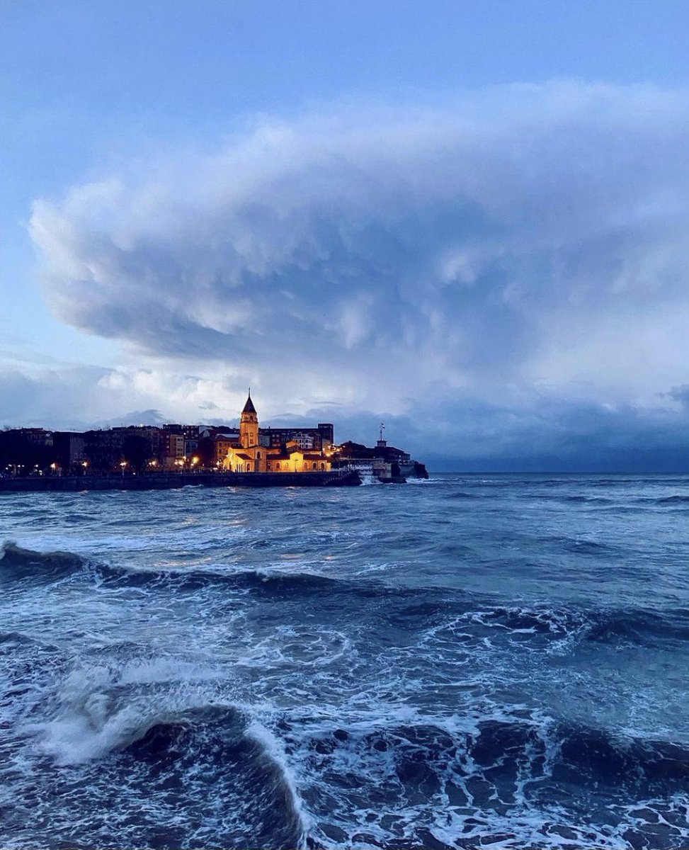igers_gijon's tweet photo. ¡Buenas noches @igers_gijon! Día lluvioso y ventoso en #Gijon ✨📸 foto de @beckadf ✨❤️✨💫✨#igerstierrina #igers_gijon #igersspain #igers #igersgijon https://t.co/Zvhtbbs31Z