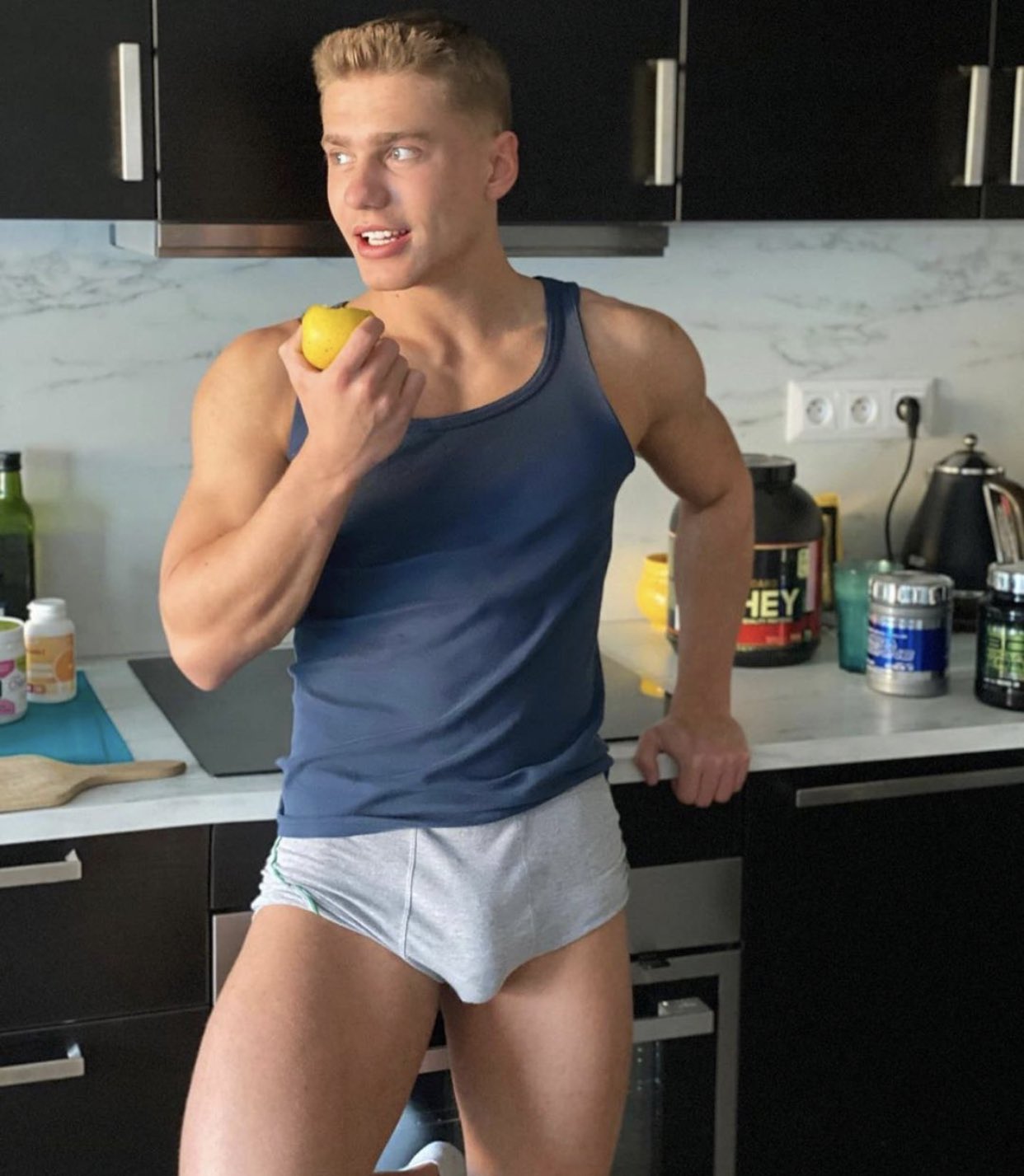 Emmet Charm on X: Do you wanna bite?😋🍏 FREE Onlyfans🔞➡️  t.coQZzC6hgJRm 🔥 t.co7qCuaEJgWF  X