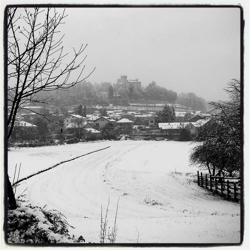 carlolisa's tweet photo. #reano #castle #snow #blackandwhitephotography #winter #cloudy #carlolisatravelphotography https://t.co/hFfJ3fqJgN https://t.co/7C3k1HnhqQ
