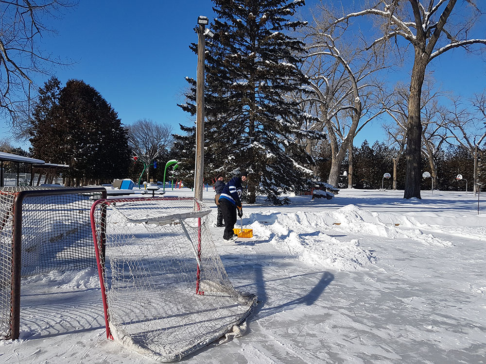 medicinehatcity's tweet photo. Outdoor rinks can only operate with the help of volunteers.

Interested in learning more? Want to apply? Visit the City's website: https://t.co/xBliXHhJct https://t.co/PkZgrJZhFu