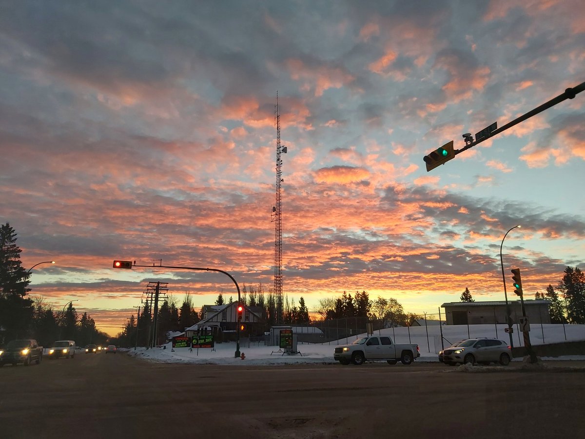 Beautiful sunrise this morning

(ignore the traffic lights)

#sunrise #nature #beauty #thispictureismuchbetterthantheoneItookfrommyyard #Saskatchewan