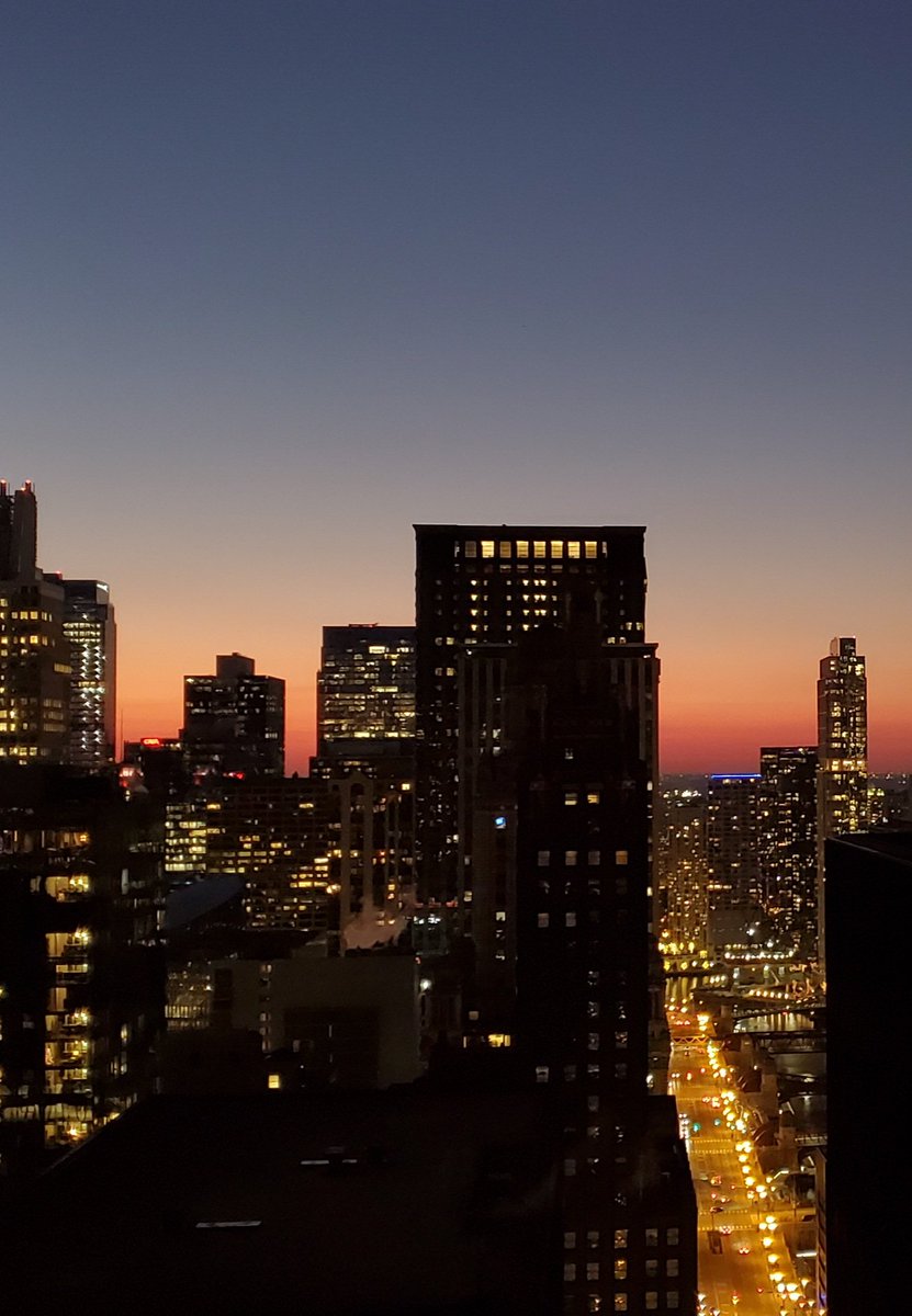 BeauDodson's tweet photo. #WxTwitter #Twitterwx #Chicago #TomSkilling #Skiling #2020 #Spann A quiet autumn's night here in Chicagoland. https://t.co/RT5dPPqnAx