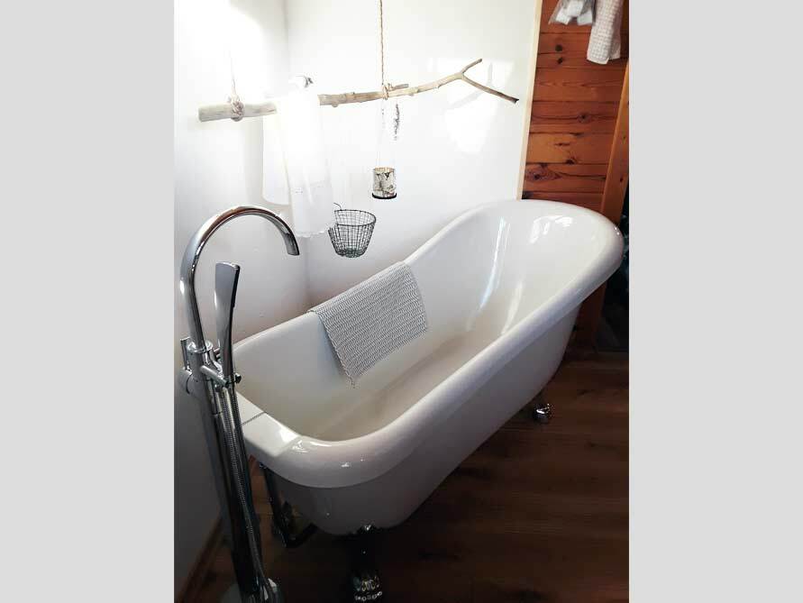 Baedermax's tweet photo. Freistehende Badewanne Portland https://t.co/wupkScSdJp #badewanne #badezimmer #Bädermax  Badezimmer Ideen! Badezimmer mit der freistehenden Badewanne Portland https://t.co/EZnGEh3xsj