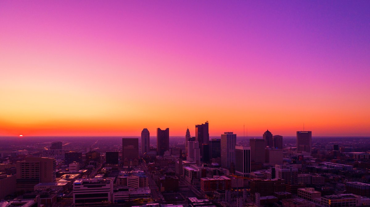 AndySpessard's tweet photo. Happy Friday! A colorful and glorious scattering of light. ✌💕🌎💕✌
•
#scatteringoflight #friday #colorful #sunset https://t.co/tkgVnReaCd