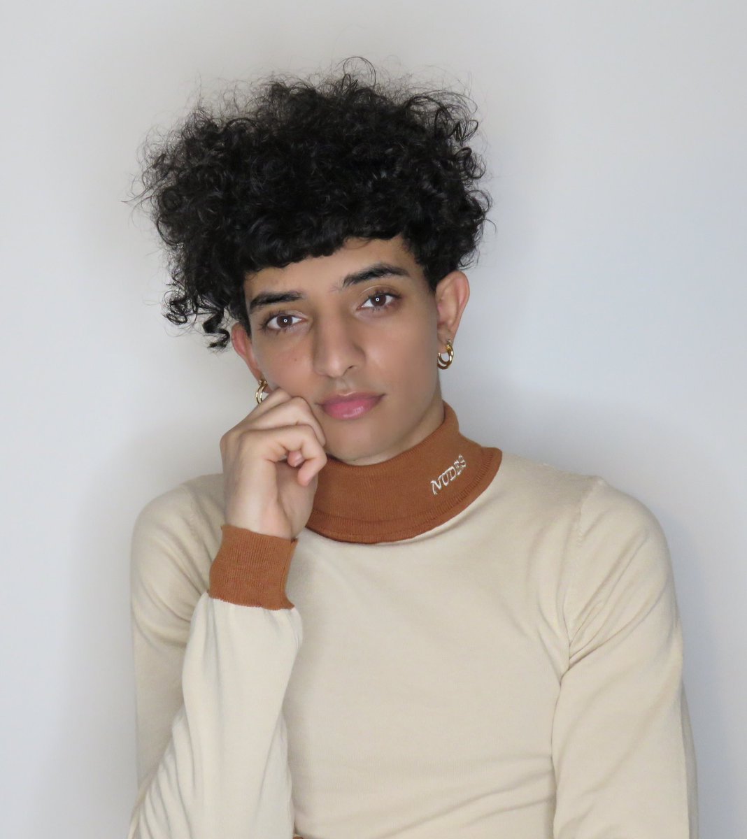 Yousefthearab's tweet photo. It cost $0.00 to retweet and share our growing small Black/Brown owned business. Introducing our handmade two toned turtlenecks🙌🏼!  https://t.co/Fh60QGAvFi ⬅️ https://t.co/I1LG9kJqaa