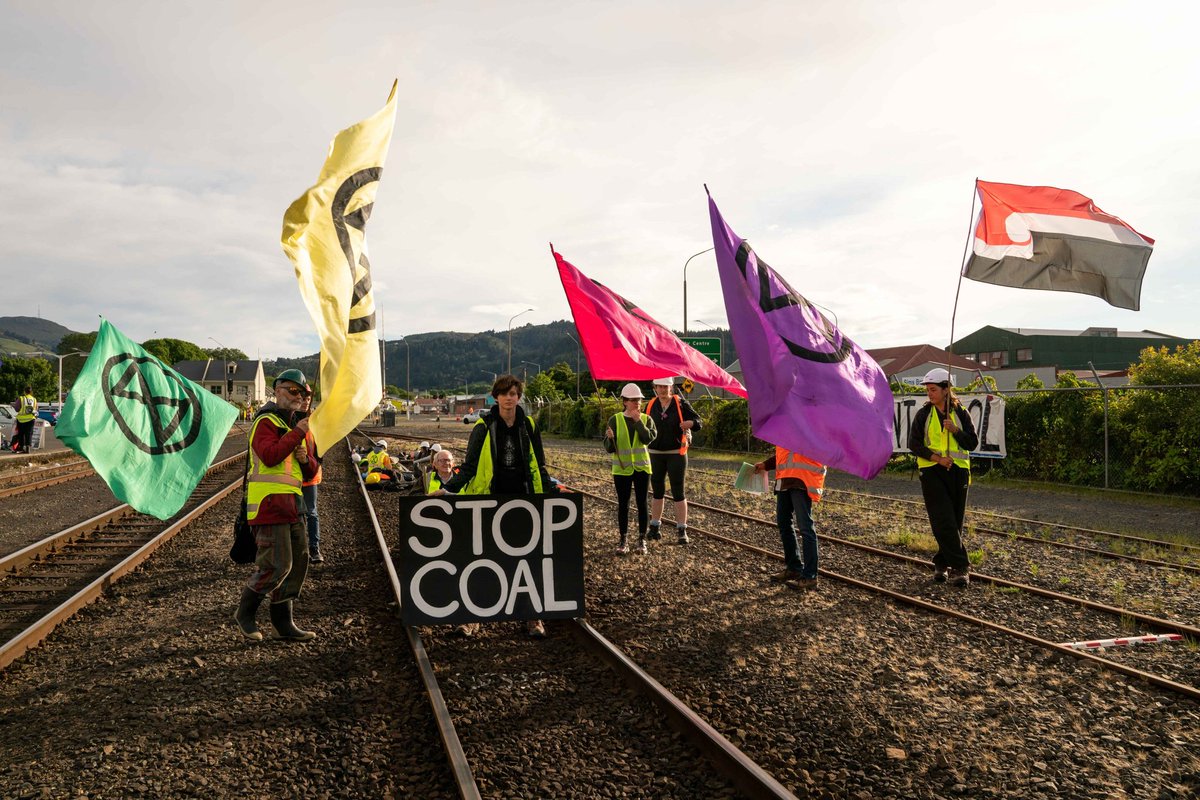 ExtinctionNZ's tweet photo. This morning 50 land protectors blocked and locked on to the tracks outside the Dunedin Railway Station to stop the daily coal train running from a Bathurst Resources mine to a Fonterra milk plant.

https://t.co/cQ2VtIHzyg

@coalaction @ejotepoti @ExtinctionNZ https://t.co/lIInIikO3K