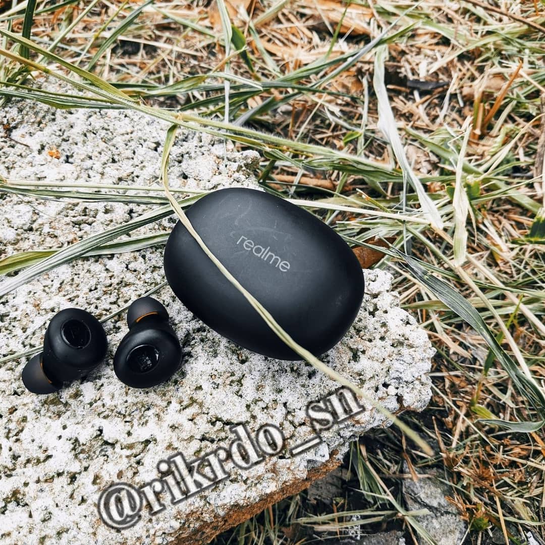 rikrdo_sn's tweet photo. Realme Buds Q
O um bom par de fones TWS com um ótimo modo Gaming,mas com um Sistema de pareamento que deve ser analisando bem antes.
@realmeBrasil @realmemobiles
@ScarbirAudio @officialgamesky
#realme #realmebudsq #realmefans #mundotws #modogaming #realmeseries #realmeseriestws https://t.co/vvvCHCgqTE
