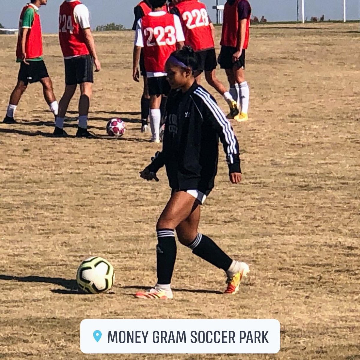 AjelKalea's tweet photo. Good showing at the College-Style Clinic at Money Gram Soccer Park! Had a lot of fun playing with girls from Colorado, Dallas, and SA. Can’t wait for the rest of the weekend😆👍 #sportsourceshowcase #collegestyleclinic #soccer #outsidemid #co2022 https://t.co/Zmh9Ur7jEh