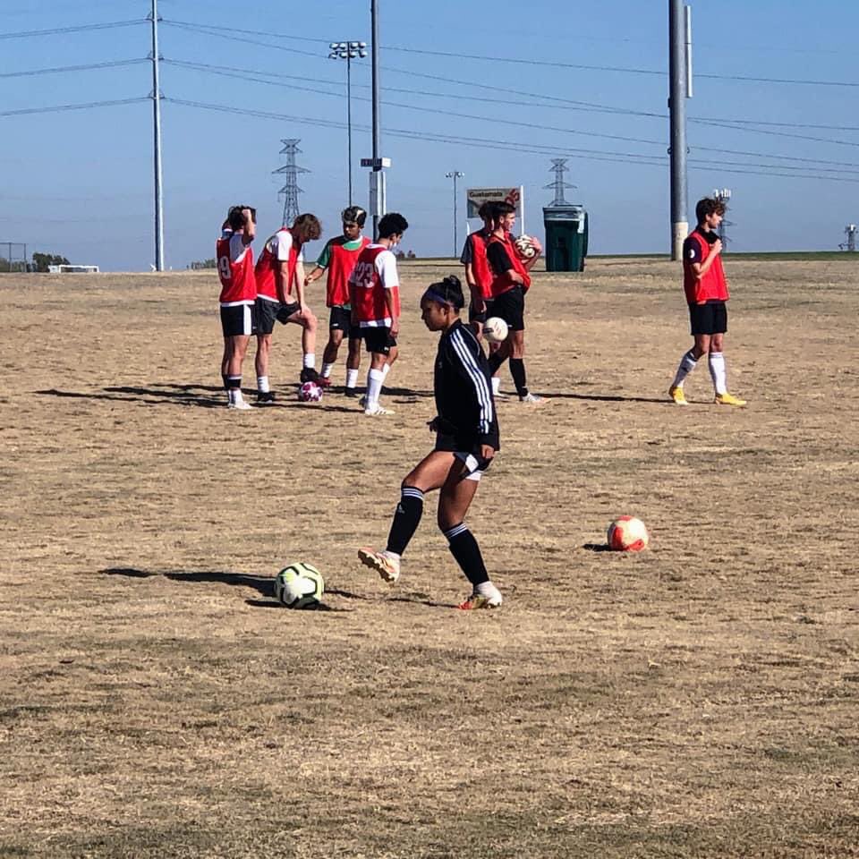 AjelKalea's tweet photo. Good showing at the College-Style Clinic at Money Gram Soccer Park! Had a lot of fun playing with girls from Colorado, Dallas, and SA. Can’t wait for the rest of the weekend😆👍 #sportsourceshowcase #collegestyleclinic #soccer #outsidemid #co2022 https://t.co/Zmh9Ur7jEh