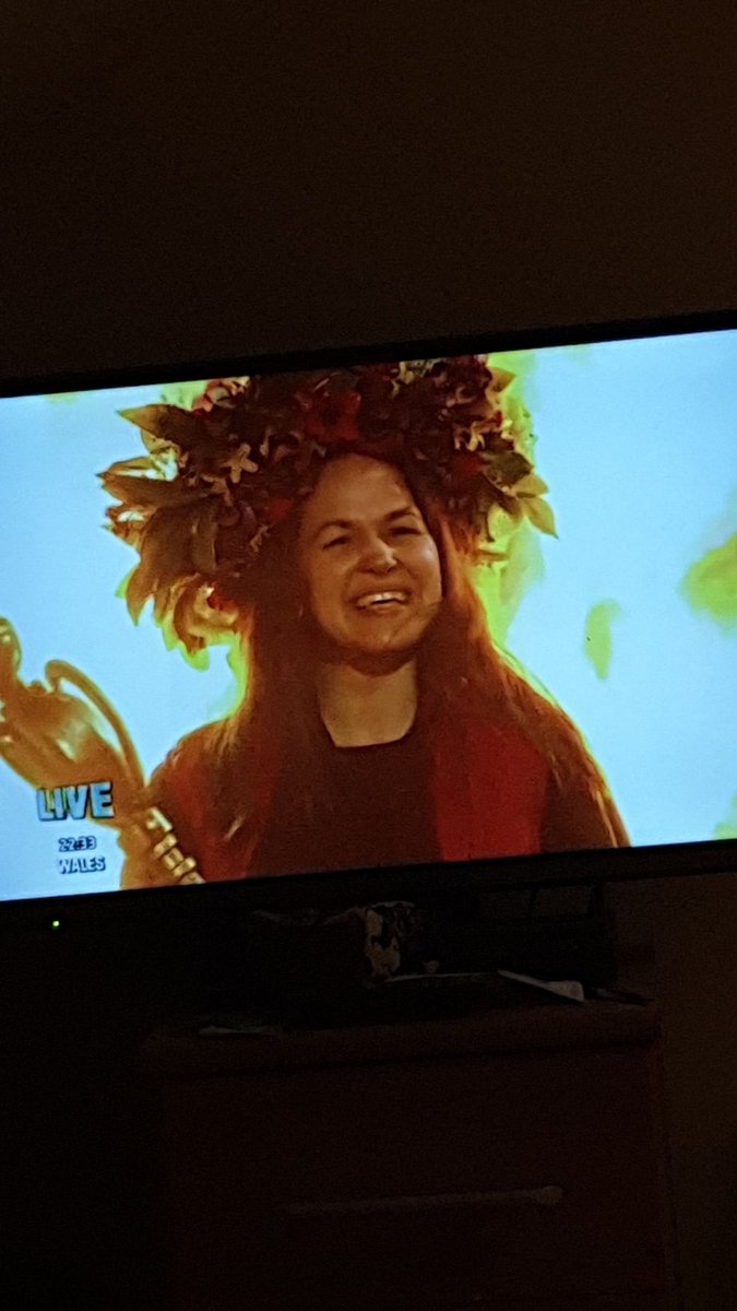ej_903's tweet photo. The most beautiful, joyful and humble woman EVERRRR with the most wonderful smile ❤😊

Been a fan for years and she thoroughly deserved the crown... Congratulations Gi!!! 👸🔥🥳

#QueenGi #ImACeleb @MrsGiFletcher @imacelebrity https://t.co/fhEpwvlSLS