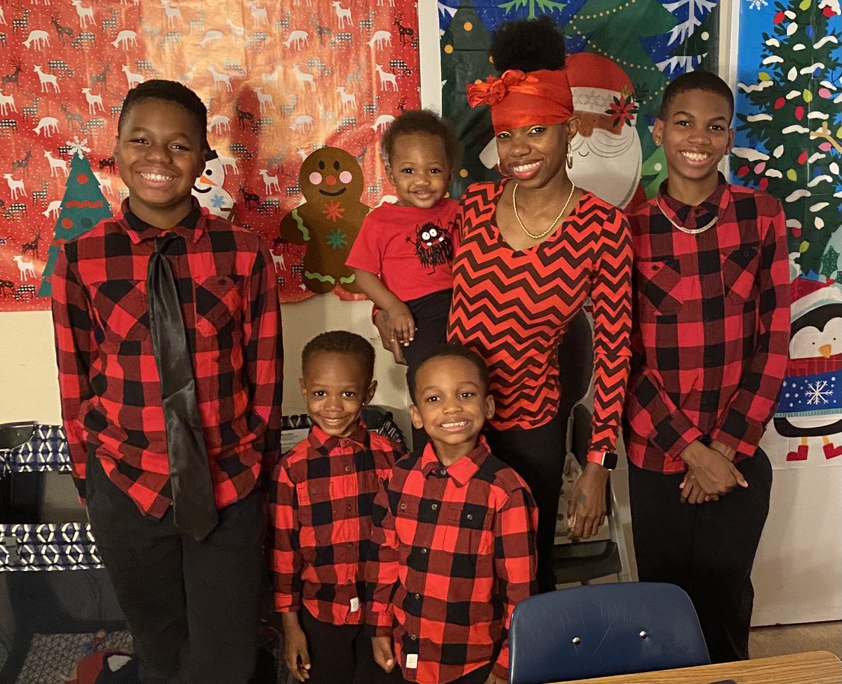 TishaErby's tweet photo. Today is my day #happy32birthday to me!!! #happybirthday 12/4 #supermom #boymom #momof5boys ❤️🖤❤️🥰🖤❤️🖤 https://t.co/ebT4x0Ih5m