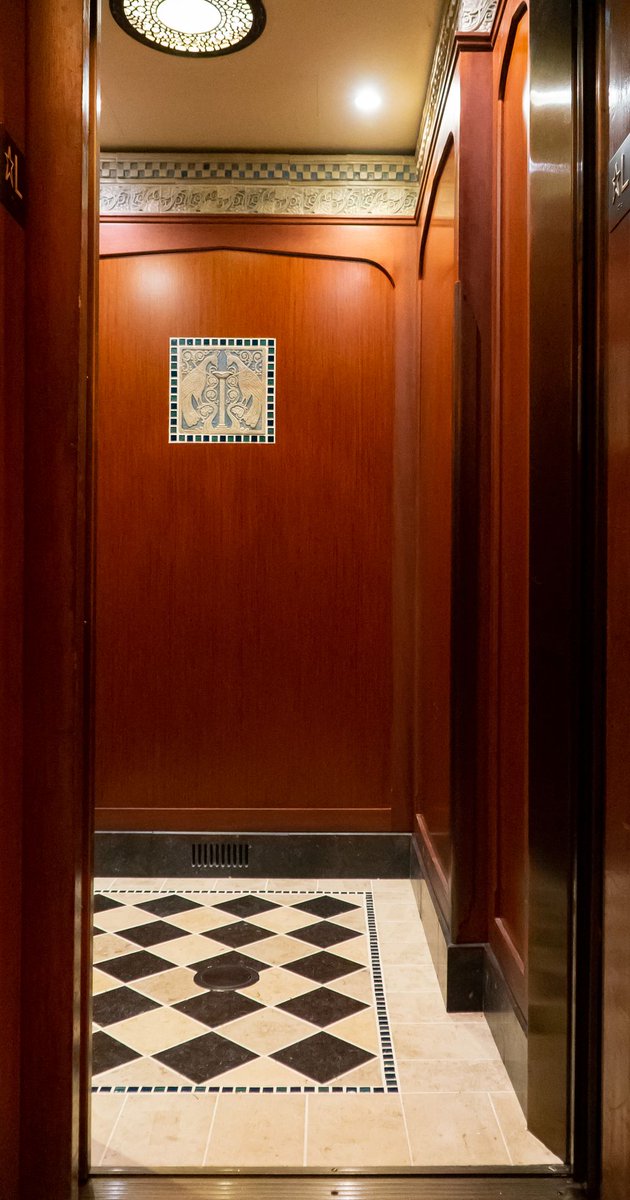 ucelevdesigns's tweet photo. We're loving this very vintage design over at 145 West 79th Street. From the cherry wood panels to the elegant resin cast moldings and wall tile! 😍

#unitedcabs #nyc #luxurydesigninterior #architecture #architectural #interiordesign #moderninteriors #elevators #workmanship https://t.co/gpRAdv0nbb