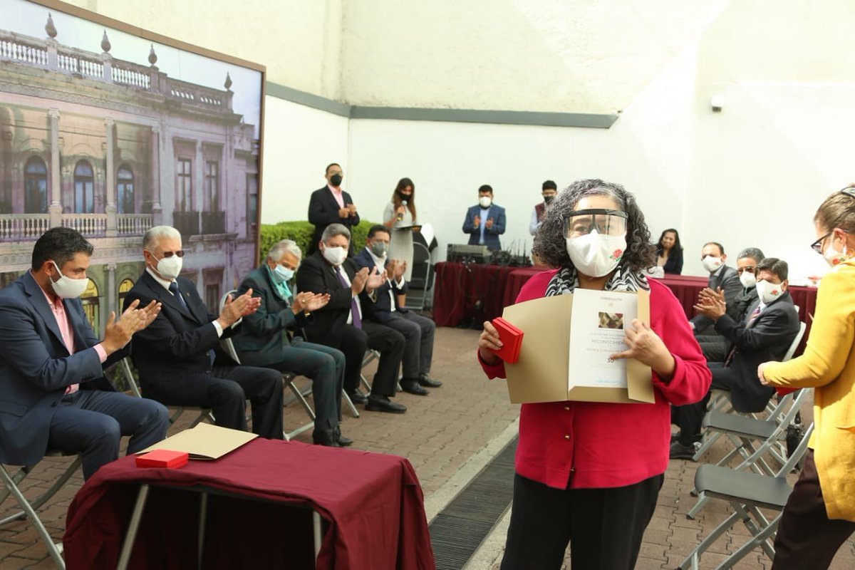 SEGOB_mx's tweet photo. “La SEGOB no se conforma solamente de leyes, papeles y ladrillos; se conforma, principalmente, con todos y todas las personas que trabajamos en esta secretaría”: @M_OlgaSCordero en la entrega del Premio Nacional de Antigüedad en el Servicio Público 2020. 
https://t.co/LT4gWpIX2U https://t.co/wZHY9m10yc