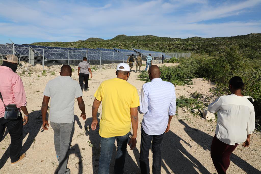 moisejovenel's tweet photo. Ma visite dans le département du Nord-Ouest vise à faire augmenter la capacité de production de la centrale de Môle St Nicolas, gérée par un opérateur privé. J’ai passé des instructions pour construire des lignes de transport d’électricité reliant plusieurs communes. https://t.co/vbZCAuQEtp