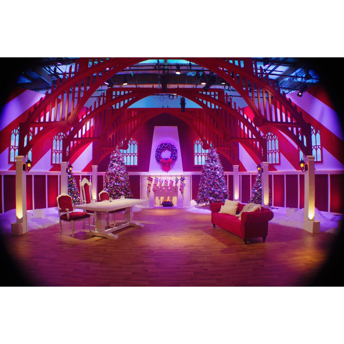 FlipThisBitch's tweet image. We're so glad to have been given the opportunity to build the sets for @nickelodeon's #TopElf! We absolutely loved working on the show and we're so happy to be back for Season 2.

📍 Santa's Great Hall

#Nickelodeon #ProductionDesign #SetDesign #InteriorDesign #Local800 #ADG #TV