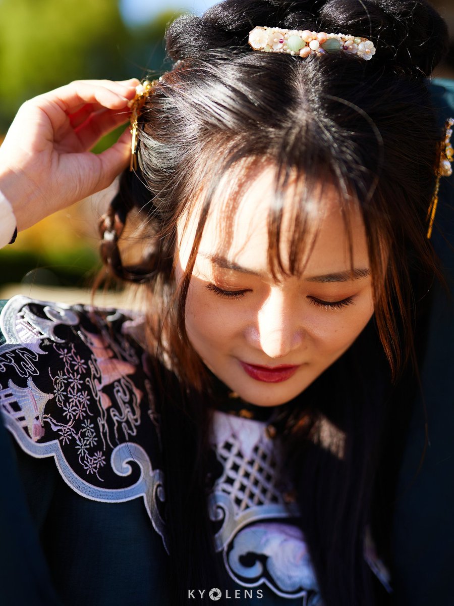 Kyolens Twitter वर 漢服は衣装だけではなく それなりにヘアスタイルもアレンジしなければいけない まあ着物もそうだけど 着物 は首が出ることに対し 漢服に合うのはロングヘアになる 京都にいる漢服マニア達も結構頑張ってるもんね ポートレート 漢服 Kyolens Twitter वर 漢服は衣装だけではなく それなりにヘアスタイルもアレンジしなければいけない まあ着物もそうだけど 着物 は首が出ることに対し 漢服に合うのはロングヘアになる 京都にいる漢服マニア達も結構頑張ってるもんね ポートレート 漢服