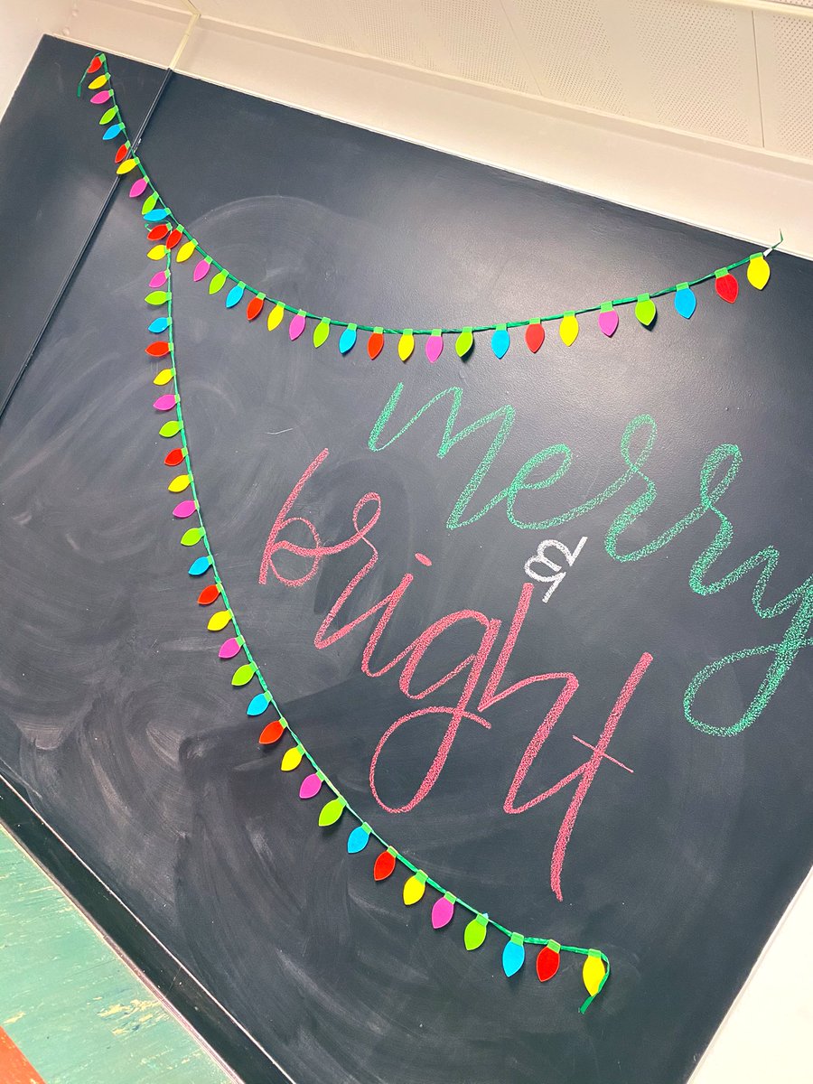 SecretarySteph's tweet photo. #BeADragonSGEL #merry&amp;bright https://t.co/5g6CcNyR4m