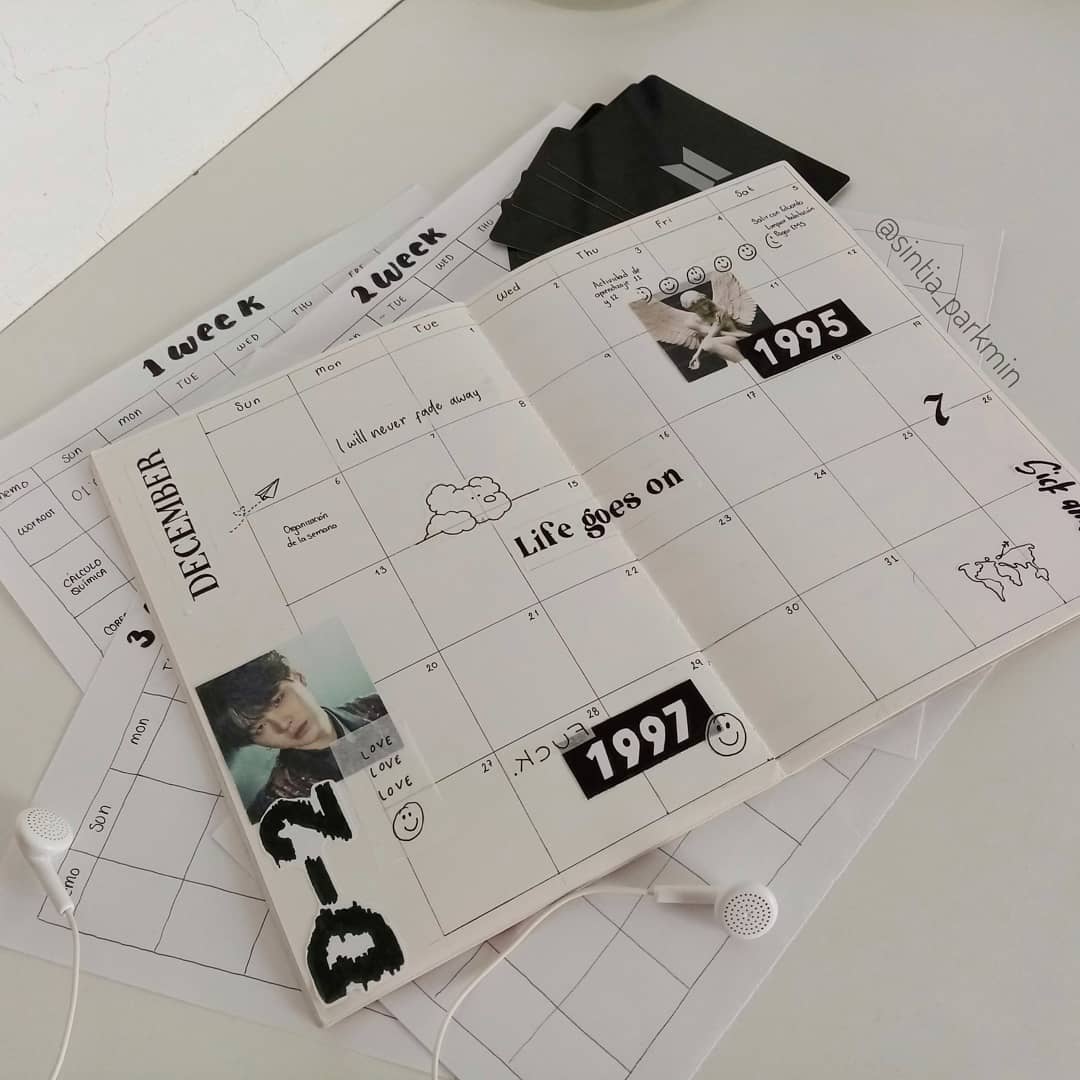 sintia_park's tweet photo. Hacer mi bullet journal inspirado en BE mientras hago stream de life goes on es mi pasiรณn ๐ ๐ hahahaha
#StreamBEttleST #StreamBEttleST #LifeGoesOn #BTS_BE #BTSGrammyNomination #BTSWorldDomination #BTS https://t.co/MZzmLjjffq
