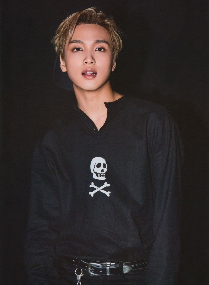 MIKOZ0NE's tweet photo. this genre of haechan.. https://t.co/ZX5k0HKSkD