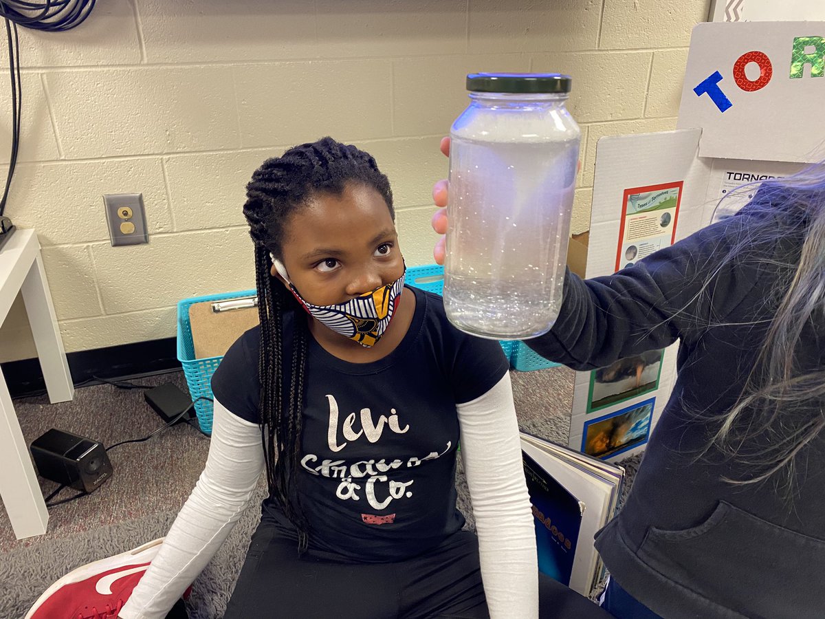 MrsWilliams205's tweet photo. These Extreme Weather experts taught us all that they know about Thunderstorms and Tornadoes! @bakerelembears #LearnGrowLead https://t.co/nSCbkMGy40