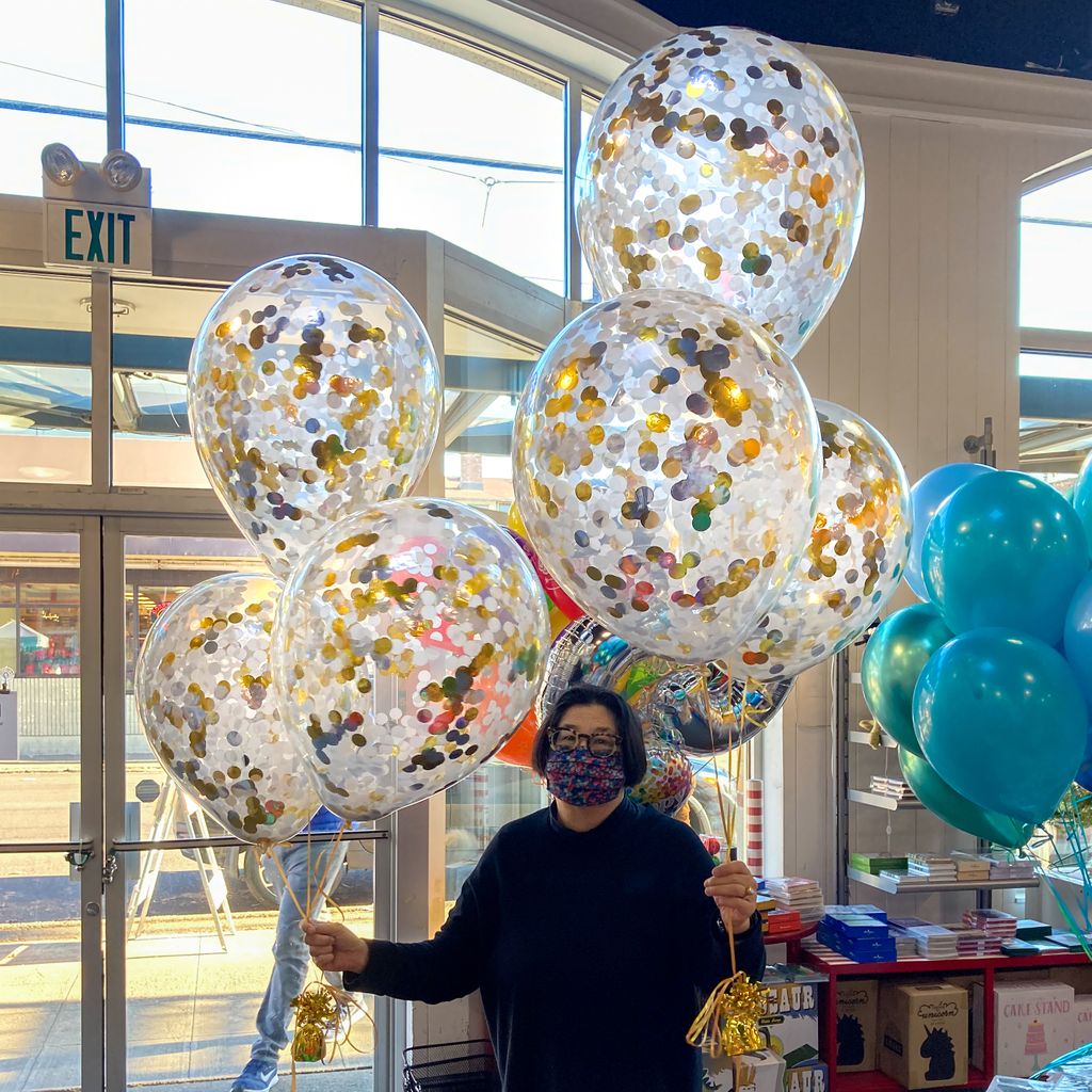 redballoonco's tweet photo. The perfect mix – gold and silver confetti balloons. #confettiballoons https://t.co/OMPsd5E5zE