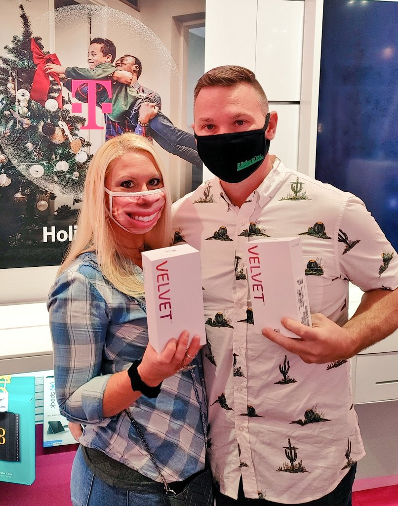 b4dewitt's tweet photo. @TMobile and @LGUSAMobile teaming up to give our customers the best holiday deals. #lgvelvet #TMobile #happyholidays #buyonegetone @dpsurfer https://t.co/JJDJWxQIbT