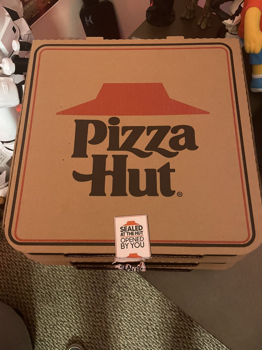 Streaming tonight with  @JERICHO
 and @Jonsandman! It's a Friday Night and my @PizzaHut
 is here! #pizzahutpartner #fridaynightbites link.twitch.tv/pizzahut