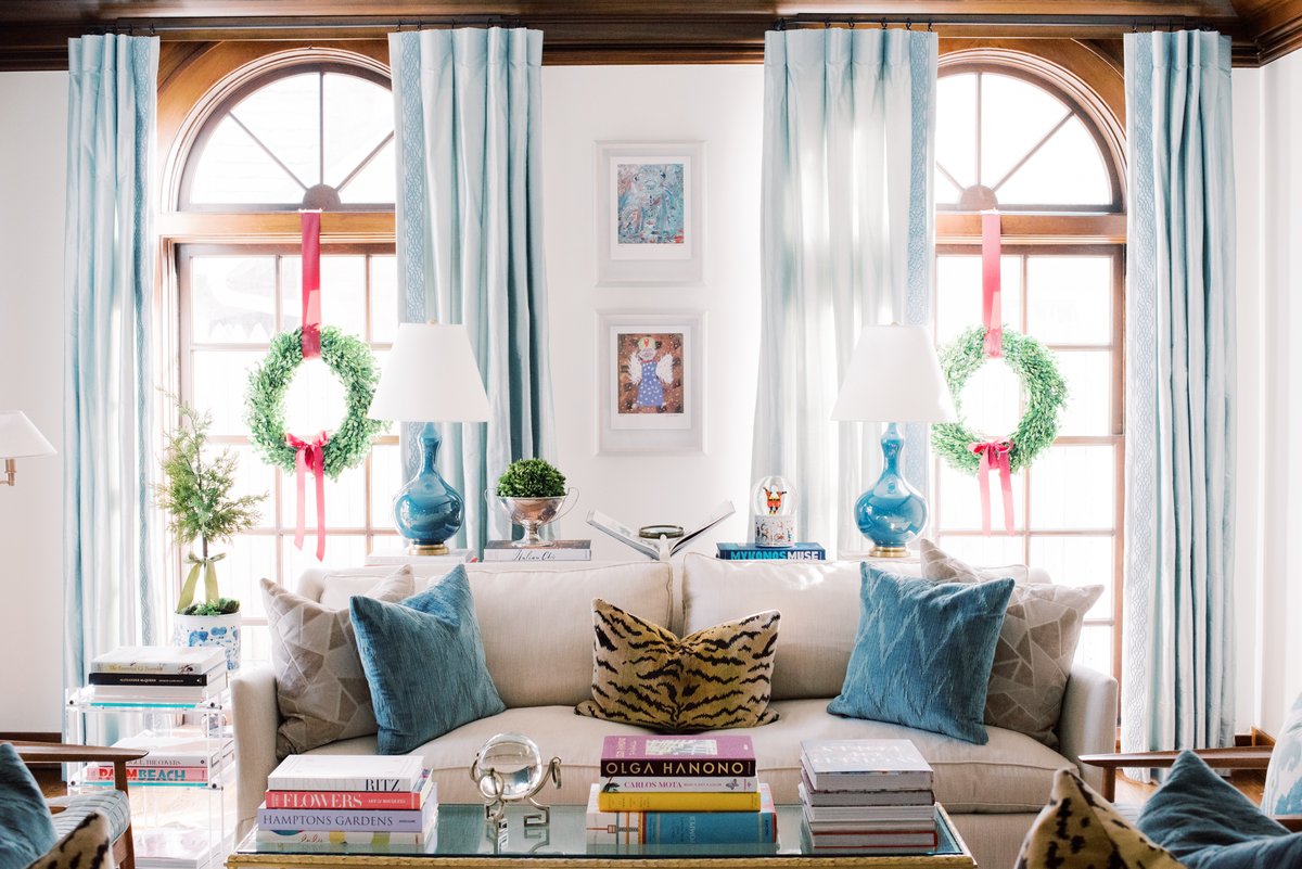 In need of some holiday decorating motivation? @christianladdinteriors has shared 10 tips with #TheGlamPad and we can’t wait to put them into practice... It’s the next best thing to having her come over and show us how it’s done! theglampad.com/2020/12/10-tip…