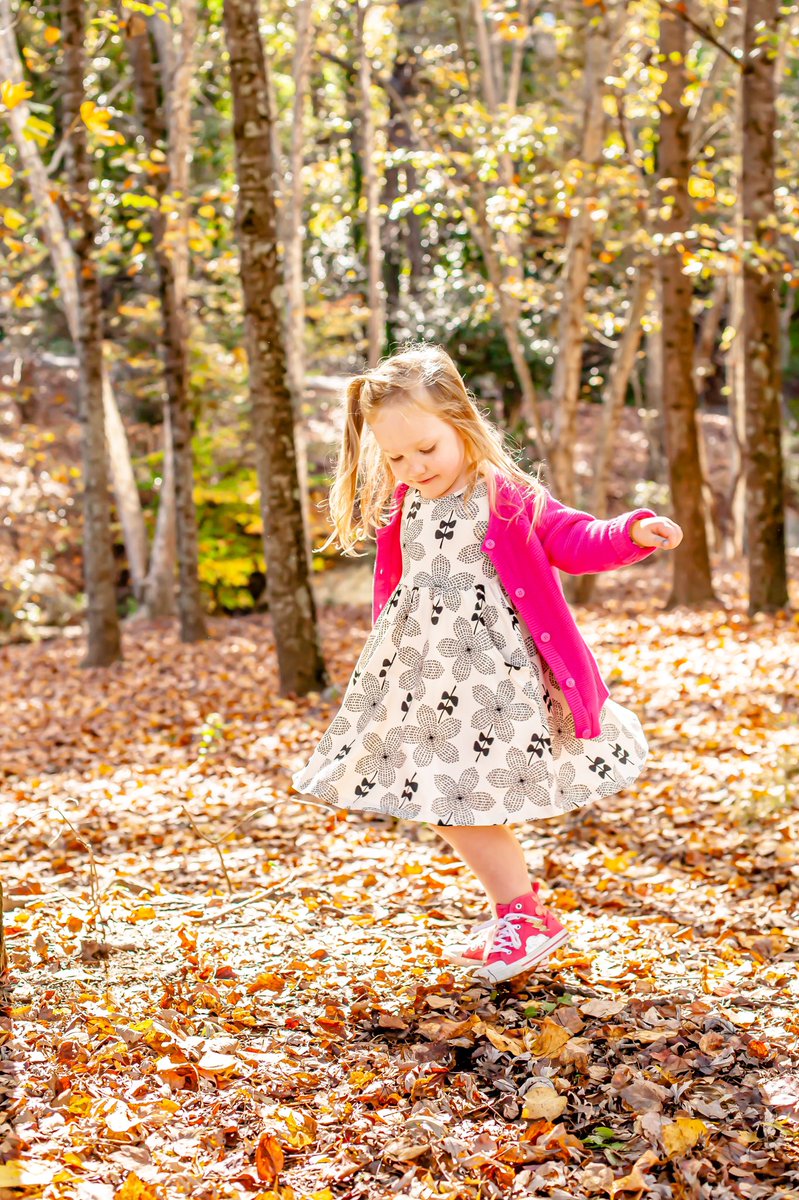 alrisher's tweet photo. @happyhannas your clothes wear so well and looked beautiful in our family pictures! https://t.co/HBRekzn0em