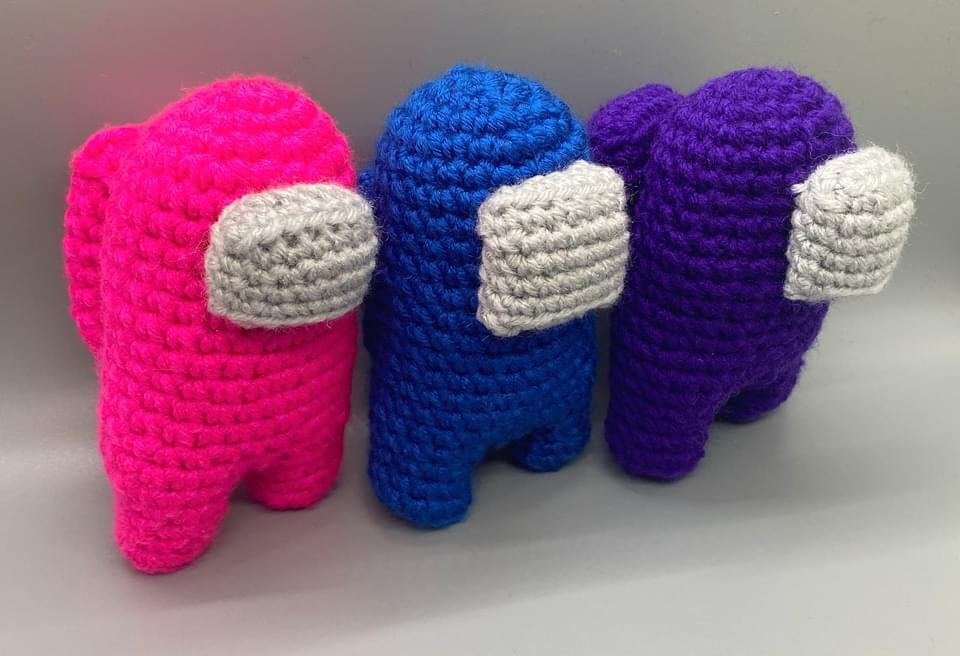 CozyByCastillo's tweet photo. hot off the hook! $12 each ❤️❤️❤️ https://t.co/QlFKECVeAr