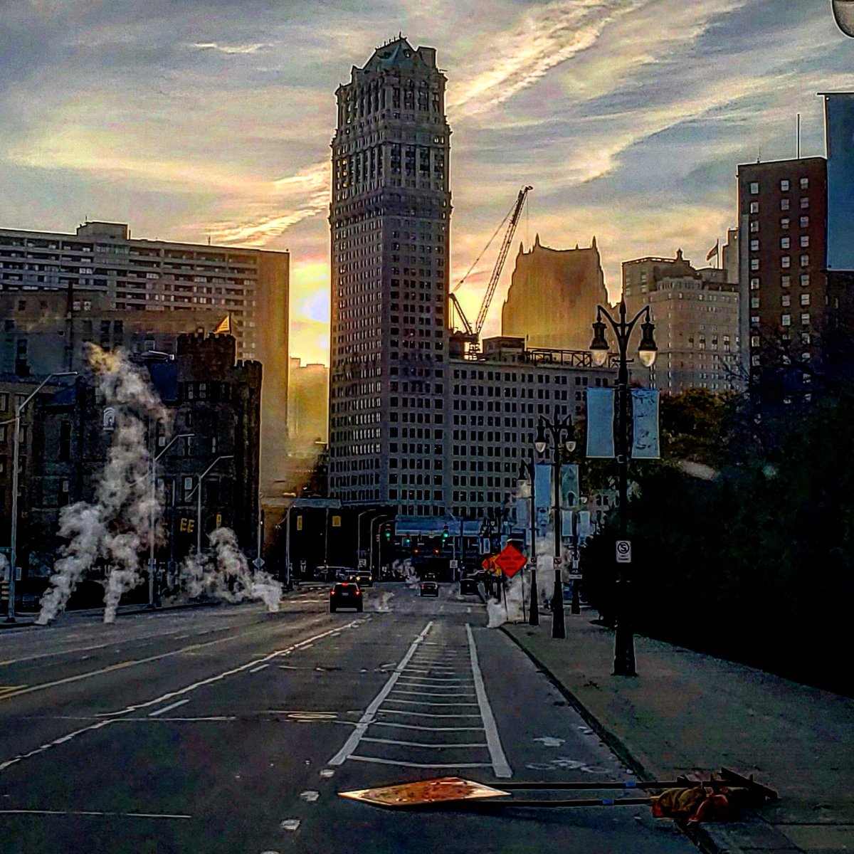 jamesxxcc's tweet photo. A Detroit morning sunrise 🌅
Stunning!
#Booktower #GrandRiver #StreetsofDetroit @PureMichigan https://t.co/PjyFziUqGs