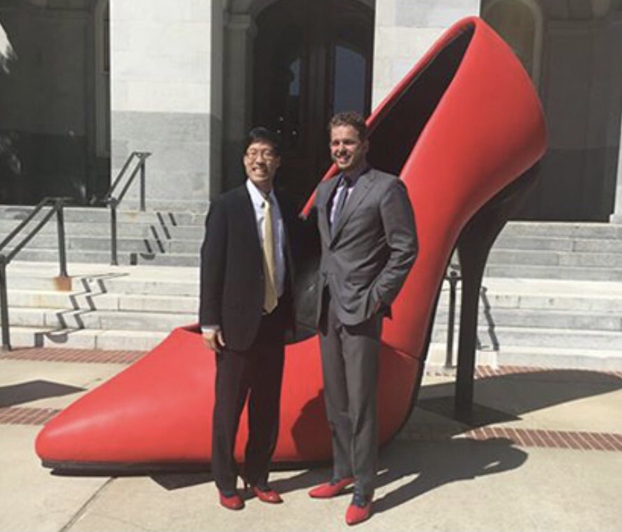 BusyDrT's tweet photo. @cassiemurphy14 @BeNosey #RichardPan #SenatorPan #RedShoes https://t.co/8nwYntexFC