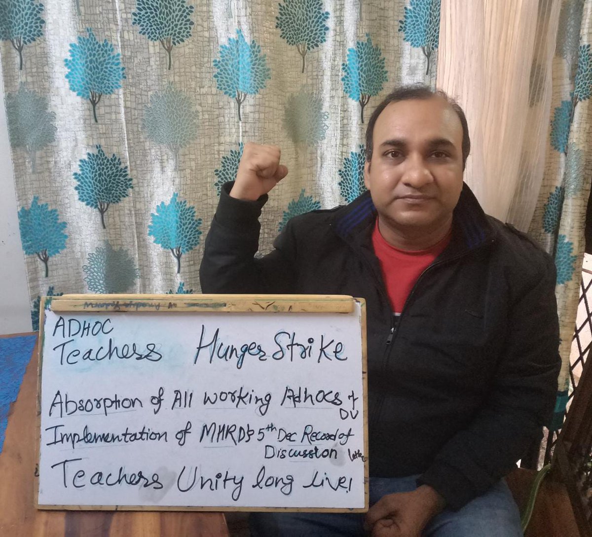 alokrpandey's tweet photo. दिल्ली विश्वविद्यालय के Adhoc शिक्षक साथियों द्वारा आयोजित भूख हड़ताल के साथ हमलोग हैं। शिक्षक एकता जिंदाबाद...... Absorption march on....
#AdhocAbsorption https://t.co/hwe7Z0onUr