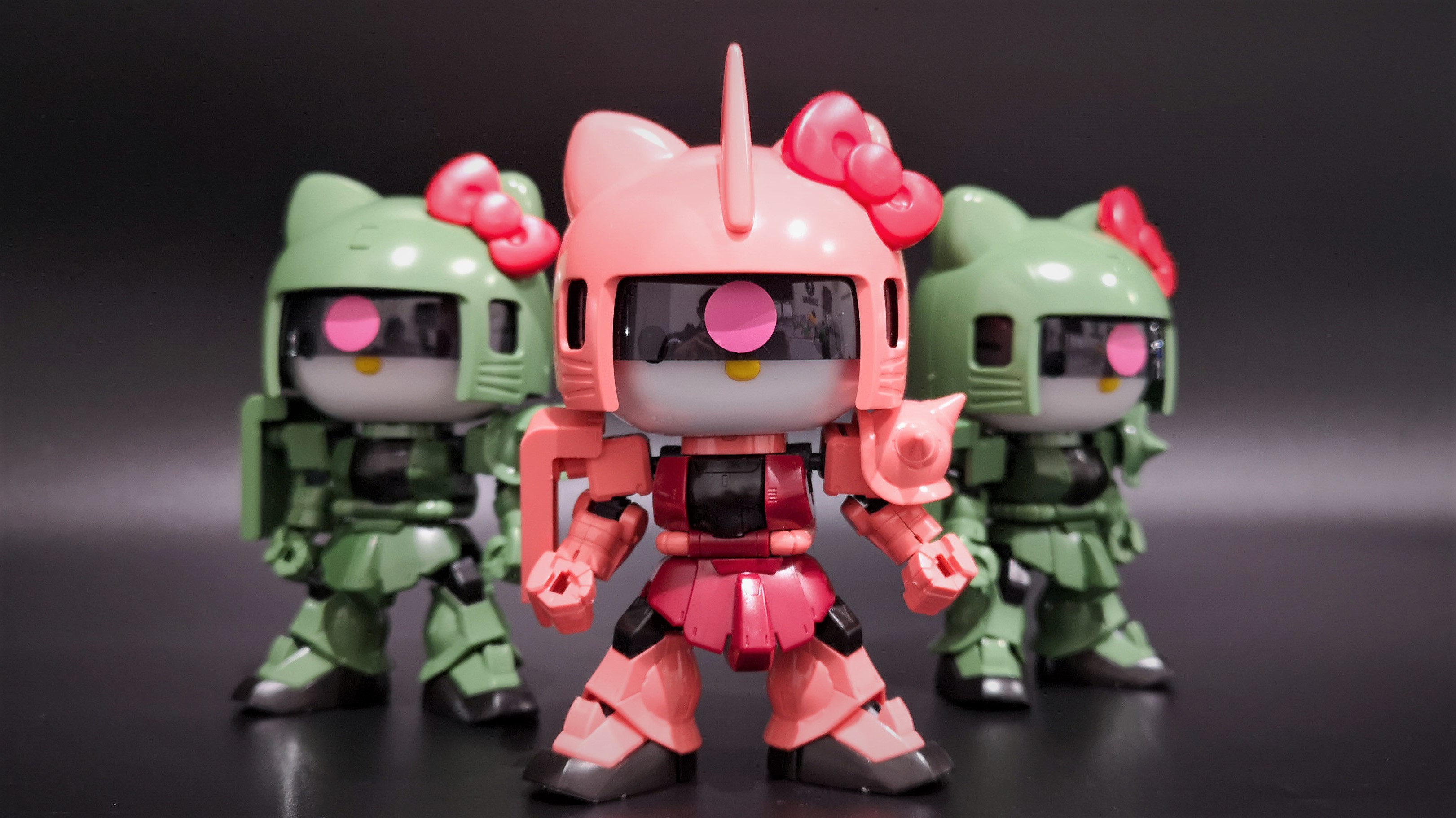 The Gundam Base 東京店情報 ハローキティ ザクii Sdガンダムクロスシルエット ハローキティ シャア専用ザクii Sdガンダムクロスシルエット 本日発売 モノアイ再現用のおまけシールが付属しており お好みに応じてバイザーとリンゴパーツに