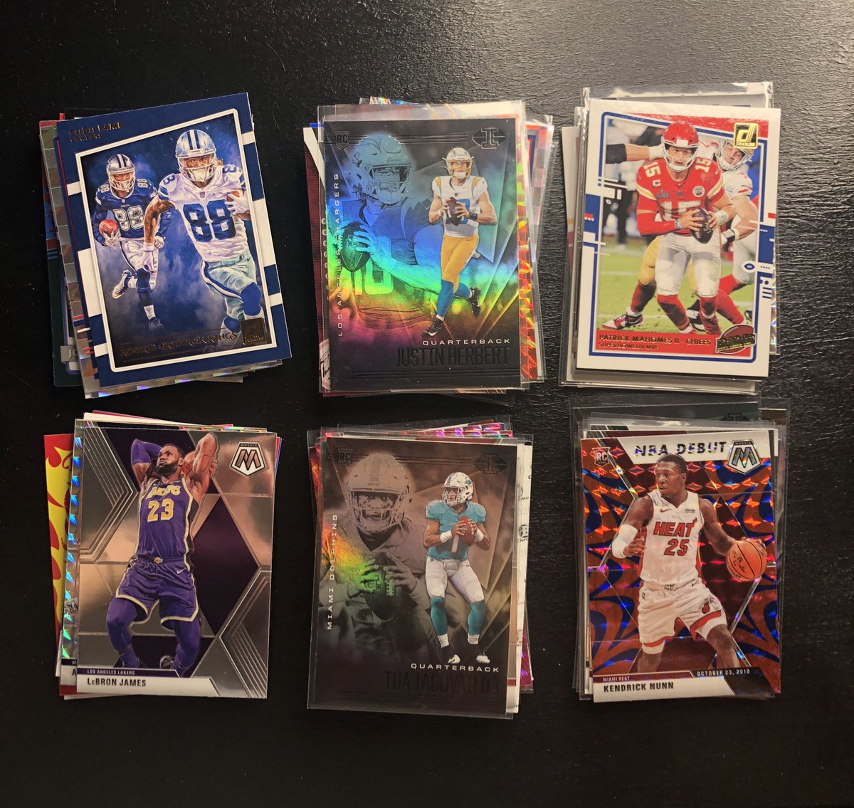 BingosBreaks's tweet photo. 🚨 STACK SALE 🚨
Shipping is $3.50 BMWT (PWE option available) 
Buy 3 cards = FREE SHIPPING 

@collectorconn19 @hobby_connect @linkmycard @hobbyconnector #whodoyoucollect #thehobby #ratedrookie #topps #sportscards https://t.co/3AqQ6ssFVN