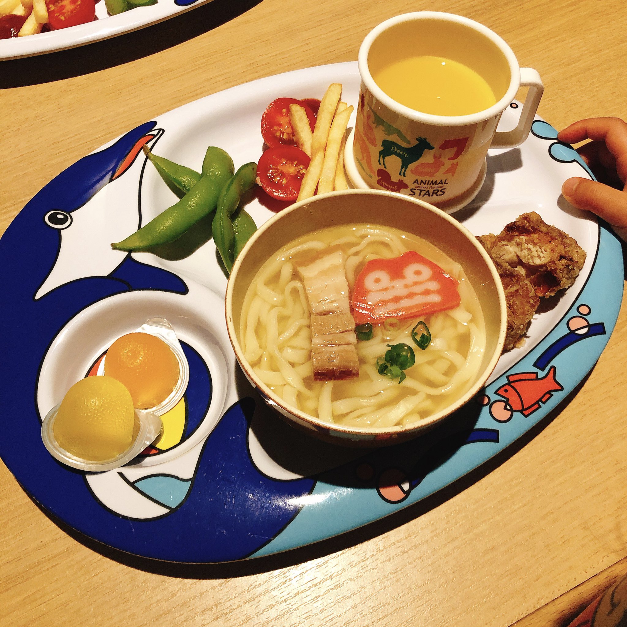 新潟子連れランチのきろく 新潟子連れランチ 西区亀貝の沖縄料理屋さん いちゃりばでランチ キッズメニューは2種類 トキっ子クラブのパスポートで割引 290 250円 になります 沖縄そばもアグー豚丼も美味しかった 個室になるお座敷のお部屋があるの