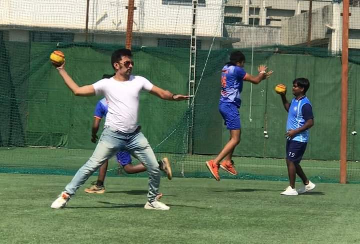 rizvitaus's tweet photo. Sometime we should experience it instead of just talking and writing about any sport. It gives a better perspective about it.
Tried my hand at Dueball, a sport discovered by a Nagpuriit, a few years ago.
#sport #cricket #dueball #india #YouTube #YouTuber https://t.co/1XoAqi8pue