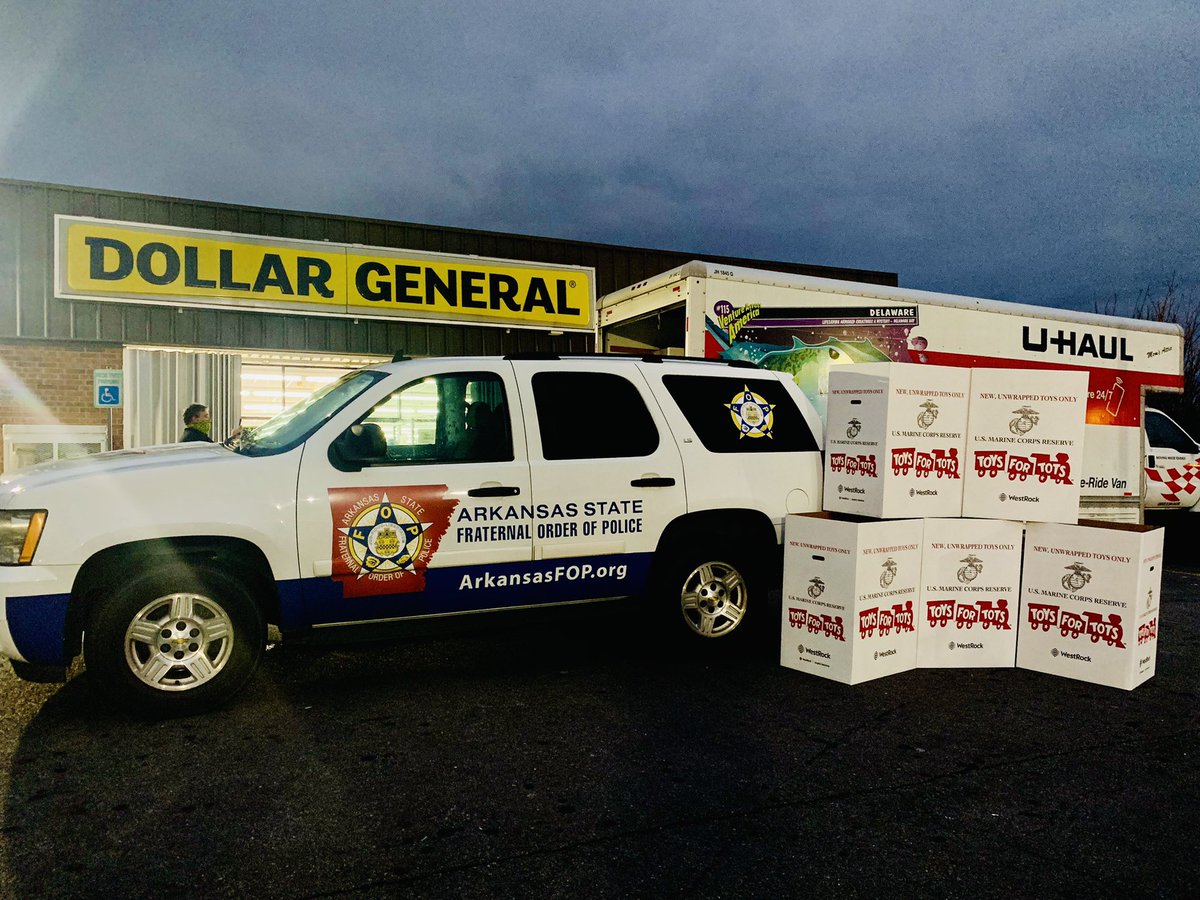 LittleRockFOP's tweet photo. Early this morning members of the LRFOP helped the Arkansas State Fraternal Order of Police in picking out and filling boxes with toys for the yearly Toys for Tots campaign. We stuffed over 25 boxes and filled a Uhaul truck with toys that will help bring joy this Holiday Season. https://t.co/qjC3YSd7MI